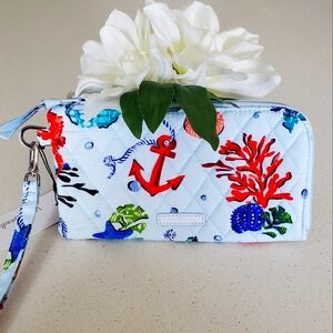 NWT Vera Bradley tech wristlet